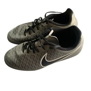Nike Magista Soccer Cleats Size 3Y Silver black 651551-010